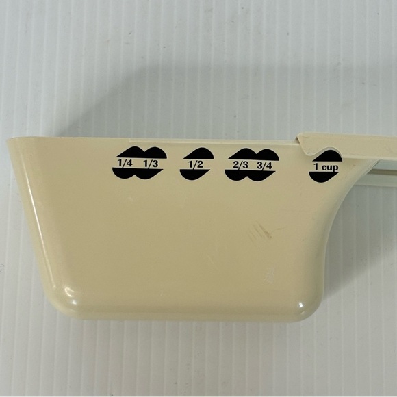 Pampered Chef Adustable Sliding Measuring Cup 1/4 - 1 CUP - Picture 7 of 12